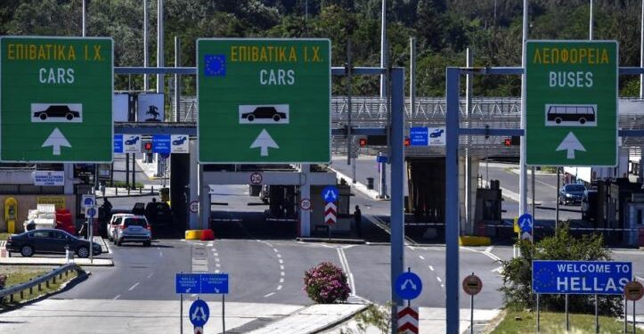 Граничниот премин Евзони повторно затворен поради протести на грчките земјоделци