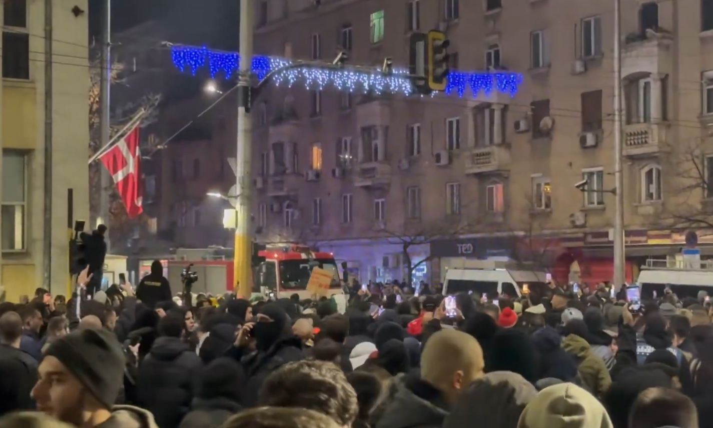 Ескалација во Софија: Протести пред партијата на Пеевски поради контроверзниот буџет
