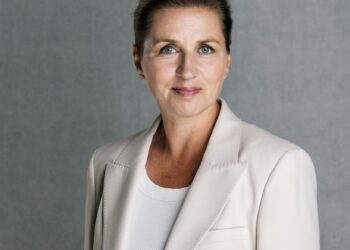 Маж без документи се качил во авионот на премиерката на Данска на аеродромот во Гренланд