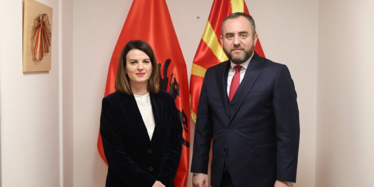 Тошковски се сретна со министерката за внатрешни работи на Албанија