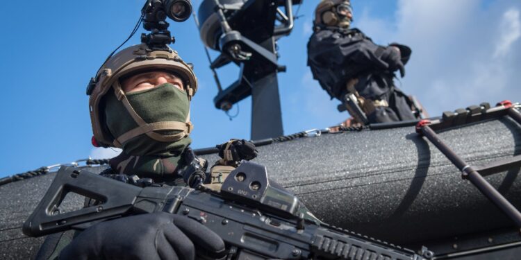 Француските елитни сили изведоа спектакуларна акција против рускиот танкер „Гринч“ во Средоземјето