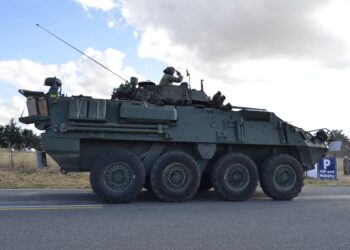 Армијата добива 42 моќни борбени „Страјкери“ од САД