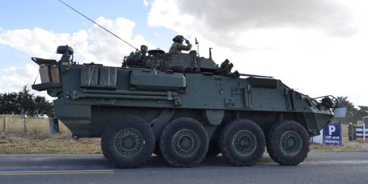 Армијата добива 42 моќни борбени „Страјкери“ од САД