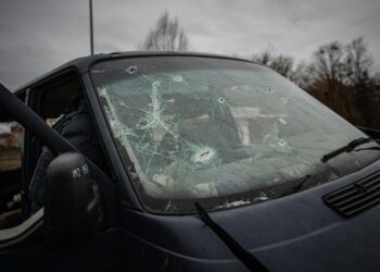 Автомобил со намера удри во синагога во Бруклин, уапсен возачот