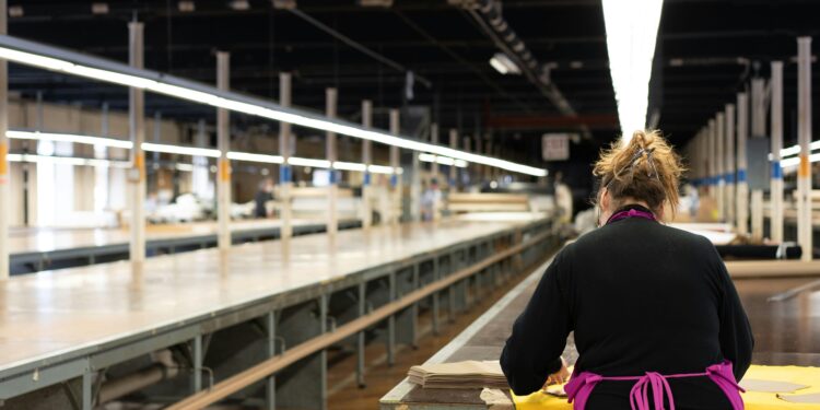 Индустриското производство во Македонија за 2025 година бележи раст од 1,9%: Пијалаците и моторните возила ја носат економијата напред