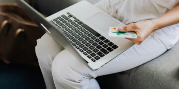 Онлајн измама во Гостивар: Лажна „Пошта“ оштетила граѓанин за 26.000 денари