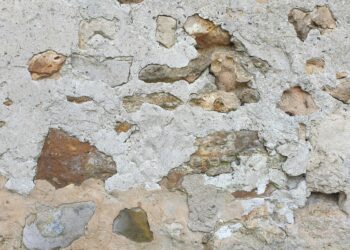 Потпорен ѕид се урна врз неколку автомобили во Штип