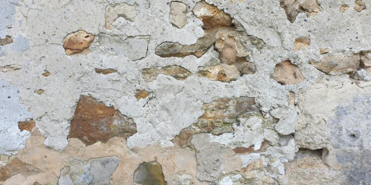 Потпорен ѕид се урна врз неколку автомобили во Штип