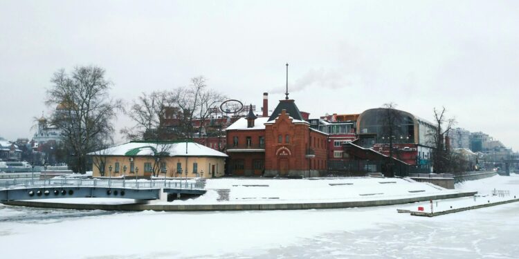 После повеќе од 30 години, Москва е покриена со 61 сантиметар снег