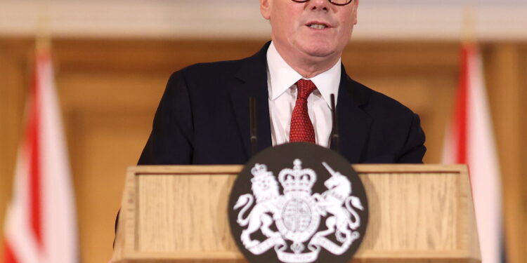 Стармер го одби повикот за „алијанса на средни сили“: Британија се држи на прагматичен курс кон Кина