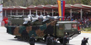 Армијата и полицијата на Венецуела се заколнаа на апсолутна лојалност на Делси Родригез