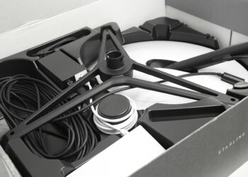 Сикорски со апел до Маск: Спречи ја Русија да го користи „Старлинк“ против Украина