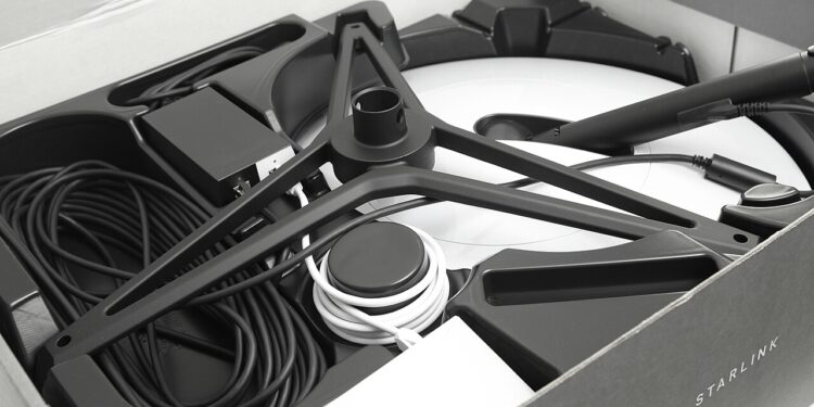 Сикорски со апел до Маск: Спречи ја Русија да го користи „Старлинк“ против Украина