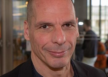 Грчкиот поранешен министер за финансии обвинет за промовирање на дрога