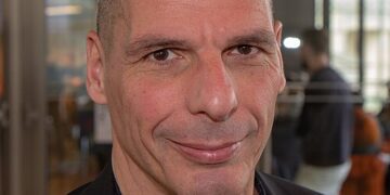 Грчкиот поранешен министер за финансии обвинет за промовирање на дрога