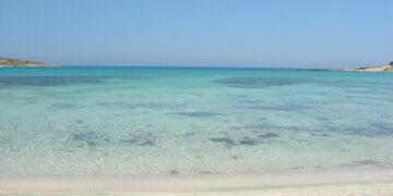 Грција суспендира комерцијални активности на заштитени плажи во Куфонисија