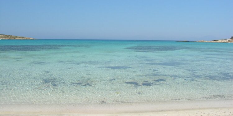 Грција суспендира комерцијални активности на заштитени плажи во Куфонисија