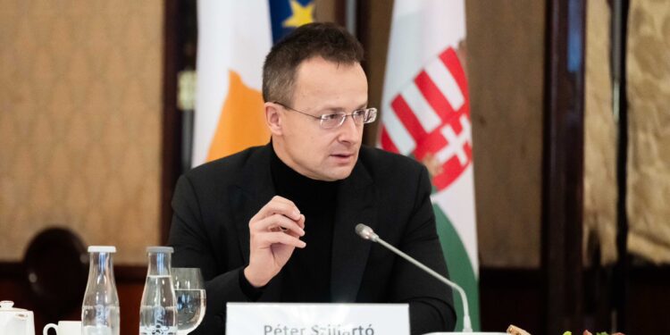 Сијарто: Европа го попречи мировниот план во Украина, Трамп можеше да го заврши конфликтот