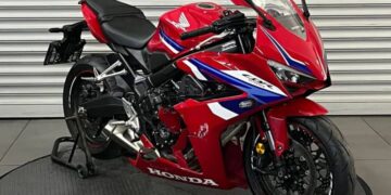 Honda го претстави новиот CBR400R со E‑Clutch на јапонскиот саем за мотори