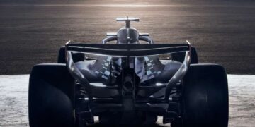 Кадилак официјално влегува во Формула 1: Болидот претставен на Тајмс Сквер пред Супербоул