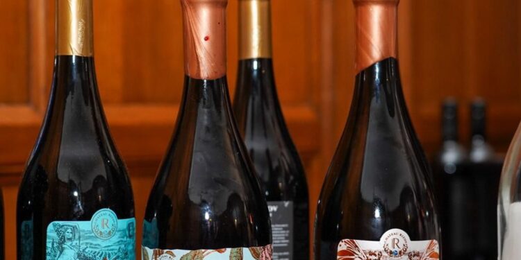 Промоција на македонските вина во Париз: Муцунски најави засилена поддршка за извозот