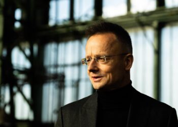 Сијарто: Истите актери кои го уништија Северниот тек, денес го блокираат „Дружба“