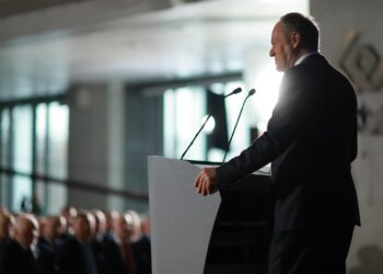 Туск повика на итна евакуација на полските граѓани од Иран