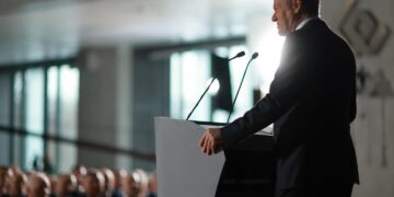 Туск повика на итна евакуација на полските граѓани од Иран