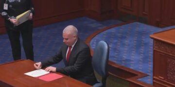 Пратениците го избраа Гоце Наумовски за нов уставен судија