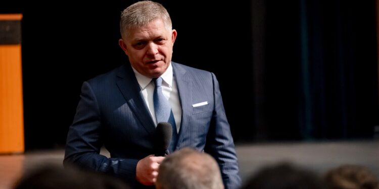 Фицо: Недовербата во ЕУ расте поради приоритетот што ѝ се дава на Украина