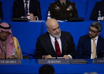 Еди Рама го повика Трамп да направи нешто за командантите на ОВК кои се судат за воени злосторства во Хаг