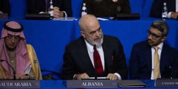 Еди Рама го повика Трамп да направи нешто за командантите на ОВК кои се судат за воени злосторства во Хаг