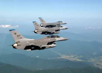 Ф-16 на јужнокорејските воздухопловни сили се урна при ноќна вежба, пилотот безбеден