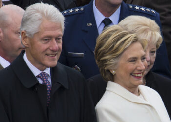 Клинтонови прифатија да сведочат за случајот Епштајн