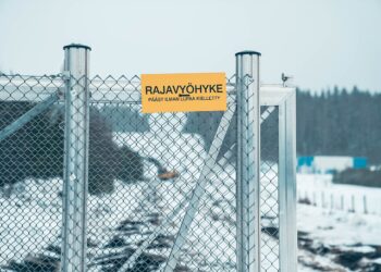 Русија го зајакнува военото присуство на границата со Финска