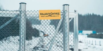 Русија го зајакнува военото присуство на границата со Финска