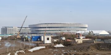 Хокејската арена во Милано сè уште не е довршена, а ЗОИ почуваат за четири дена