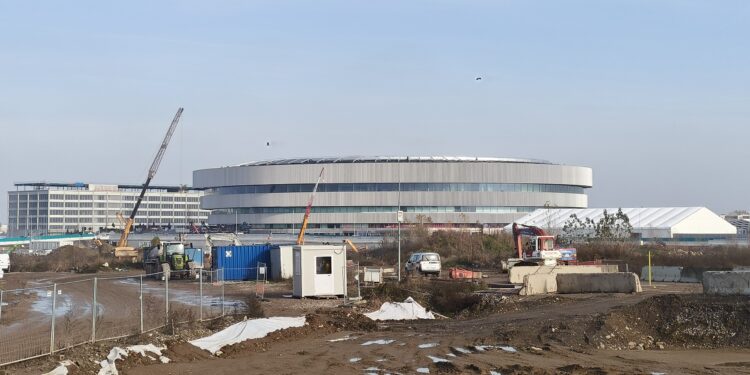Хокејската арена во Милано сè уште не е довршена, а ЗОИ почуваат за четири дена