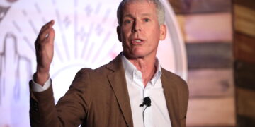 Американскиот министер за енергетика размислува за повлекување од ИЕА