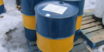 Покачени се цените на нафтата по барел поради геополитичките тензии