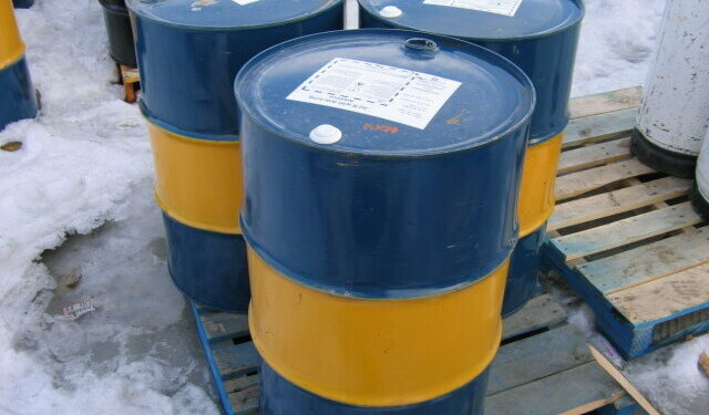 Покачени се цените на нафтата по барел поради геополитичките тензии