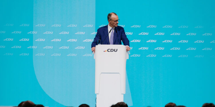 Мерц: Германците работат премалку, економијата трпи, јавноста негодува