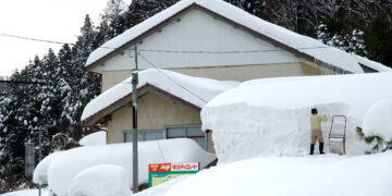 Земјата каде снегот ги гуши куќите: Најмоќните снежни наноси на светот