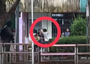 ВИДЕО – Вооружен инцидент во училиште во јужен Тајланд: 18 годишен ученик повреди ученици и наставници со огнено оружје