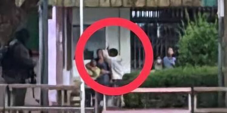 ВИДЕО – Вооружен инцидент во училиште во јужен Тајланд: 18 годишен ученик повреди ученици и наставници со огнено оружје