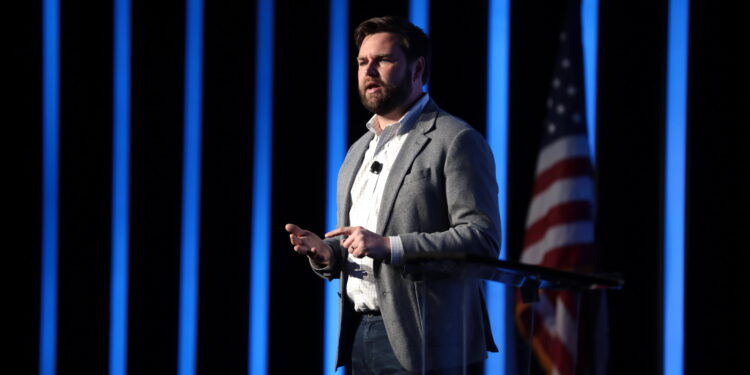 Венс: Европа е лицемерна, гласно ја напаѓа, но тајно ѝ се поклонува на Америка