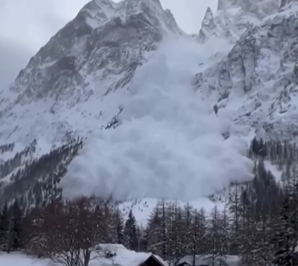 Лавина целосно го зафати ски-центарот на италијанските Алпи