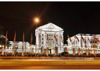 Владината делегација на средба со претставници на УНЕСКО во Париз