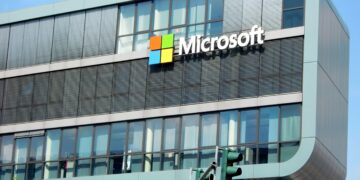 Project Silica: Microsoft ја создава архивата за чувањето на знаењето за илјадници години