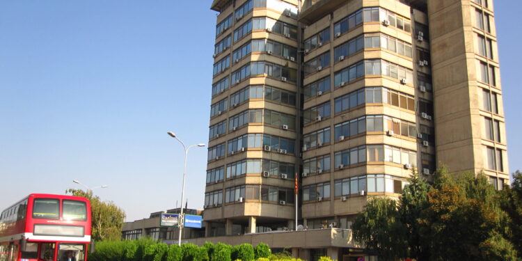 Народна Банка: Инфлацијата забавува, економијата умерено забрзува, девизните резерви сигурни